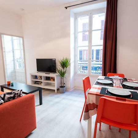 Appartement Coeur De Ville - Wifi - Lave-Seche Linge Pau Bagian luar foto