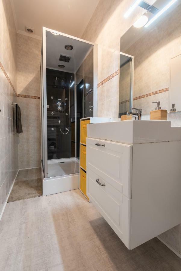 Appartement Coeur De Ville - Wifi - Lave-Seche Linge Pau Bagian luar foto