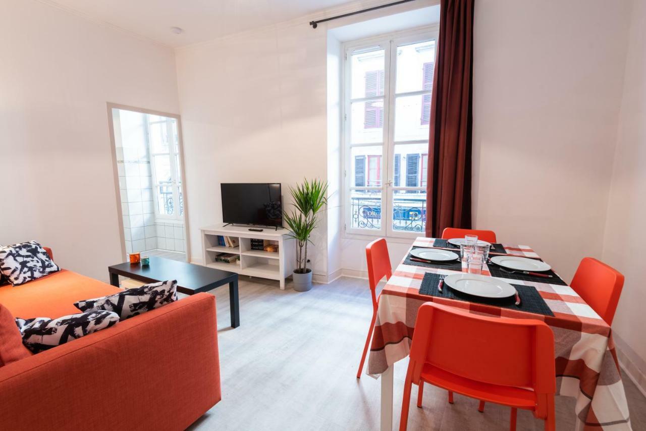 Appartement Coeur De Ville - Wifi - Lave-Seche Linge Pau Bagian luar foto